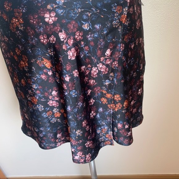 Light Floral Silky Abercrombie & Fitch Skirt - Picture 3 of 7